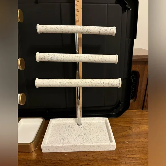 Pair of jewelry display stands - Picture 2 of 7